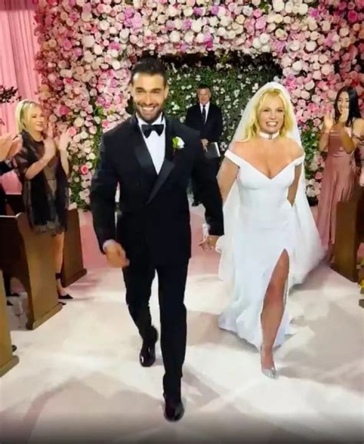 After a high-profile wedding, Britney Spears decided to postpone the honeymoon