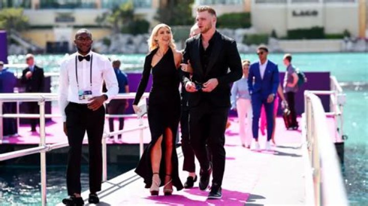 Aidan Hutchinson age, height, ethnicity, family, college, 40 time, draft, trade, net worth, Instagram