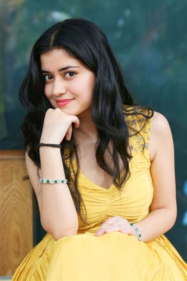 Aishwarya Sharma [Jammu Vlogger] Biography, Sister, Age & More