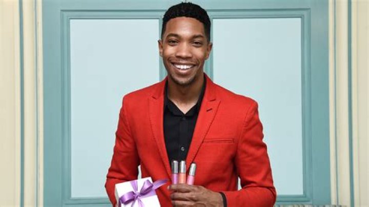 Makeup artist and beauty influencer AJ Crimson has died at 27