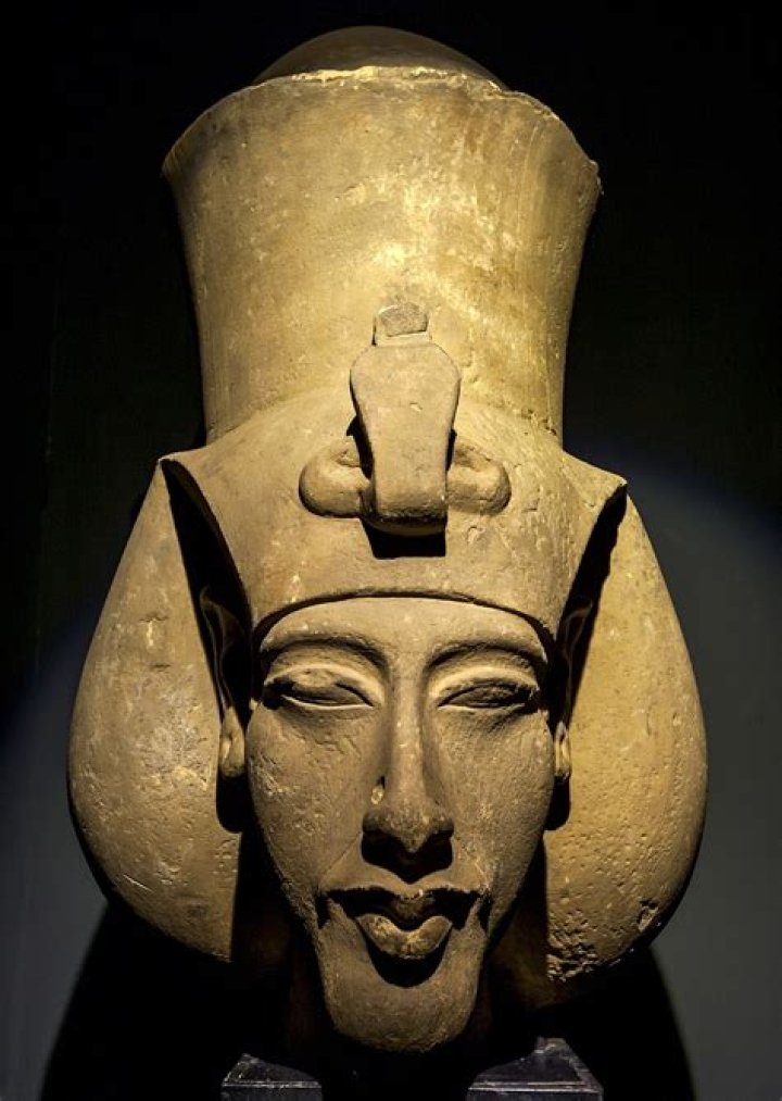 Akhenaten Biography - Facts, Childhood, Family Life & Achievements