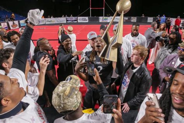 Where does Al Woods live?