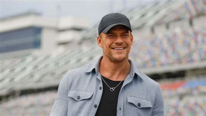 Alan Ritchson Net Worth, Income, Salary, Earnings, Biography