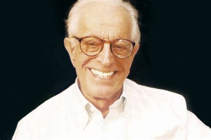 Albert Ellis Biography - Childhood, Life Achievements & Timeline