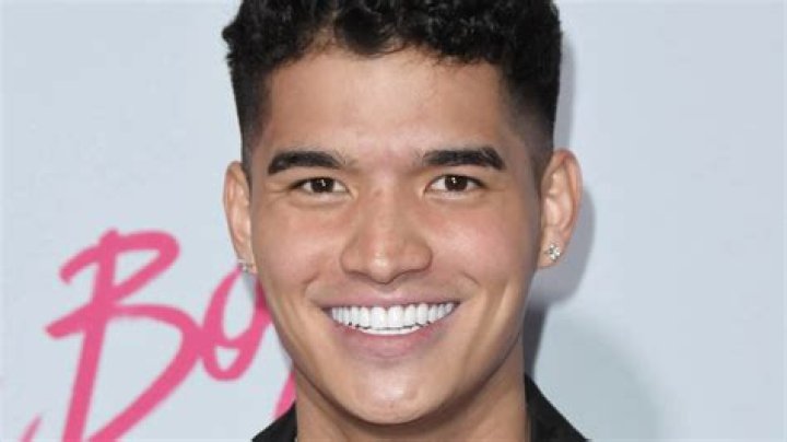 Alex Burriss (Alex Wassabi) – Bio, Facts & Family Life of YouTuber