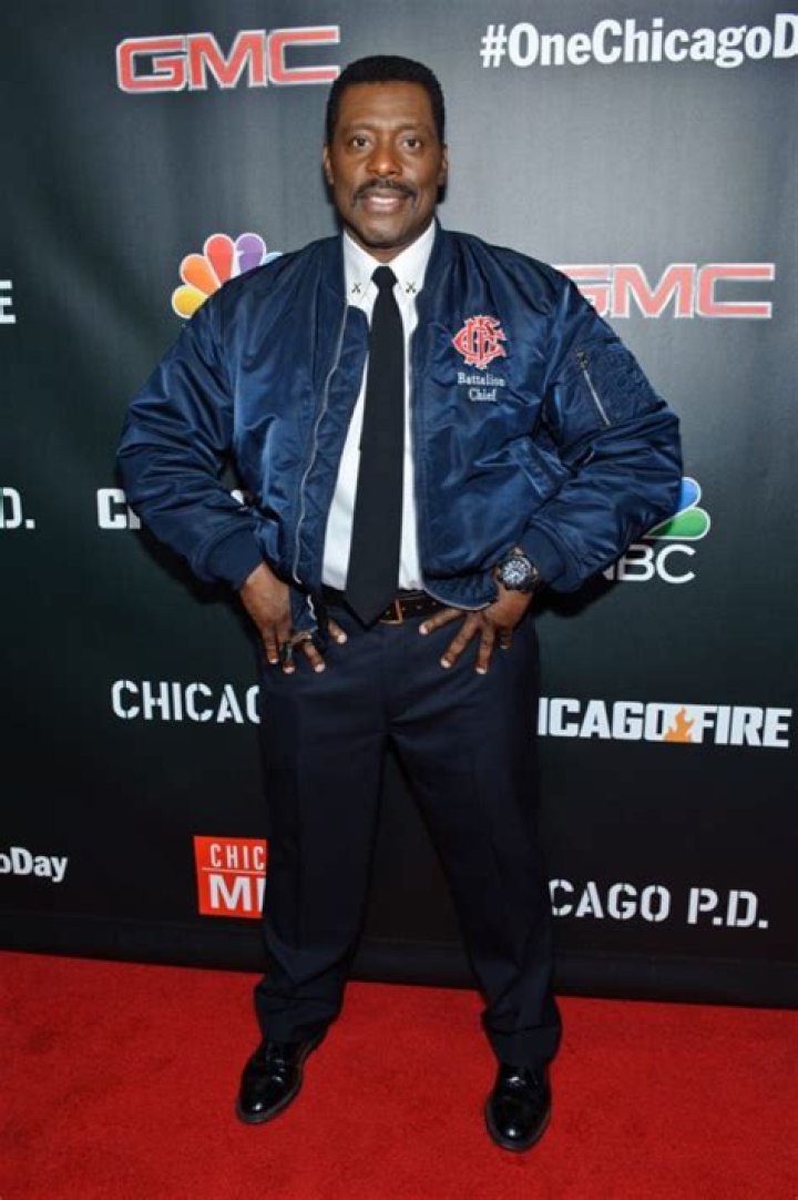 14 Amazing Bodies of Chicago Fire Stars 