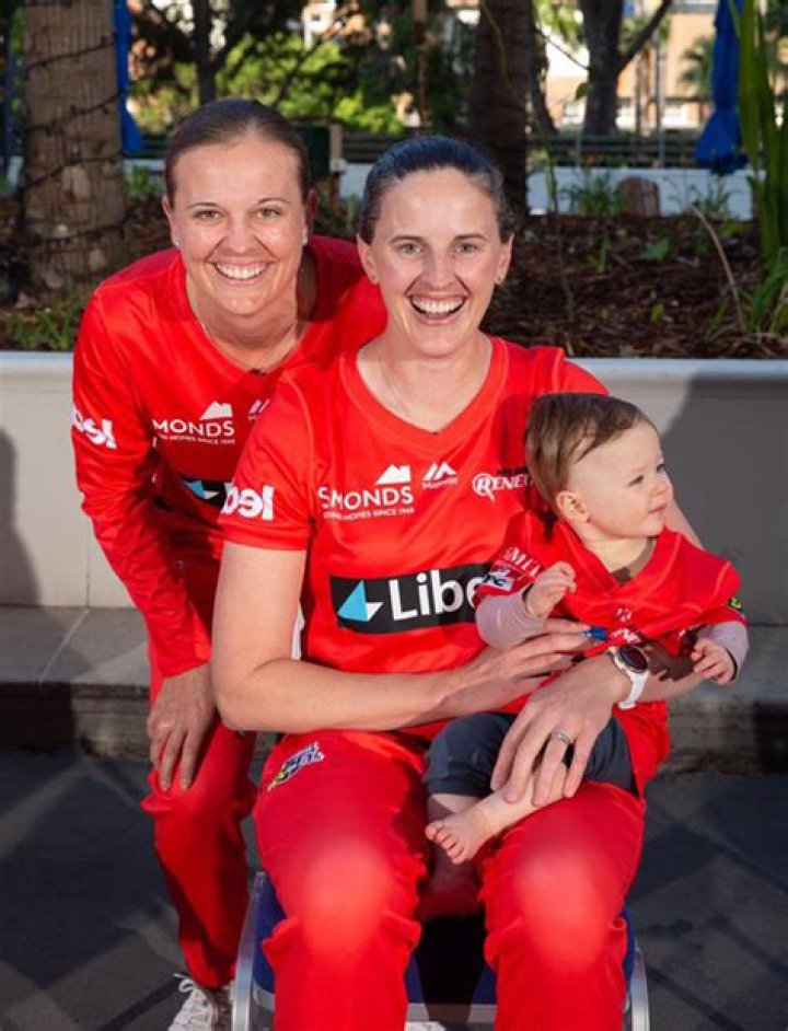 Amy Satterthwaite family, height, current teams, salary, net worth, Instagram