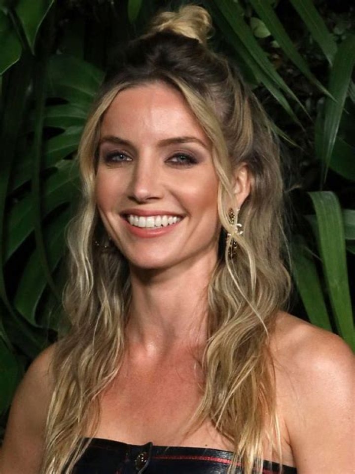 Annabelle Wallis Biography – Facts, Childhood, Family Life, Career