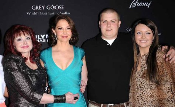 Are Naomi and Ashley Judd estranged? Are Wynonna and Naomi estranged?