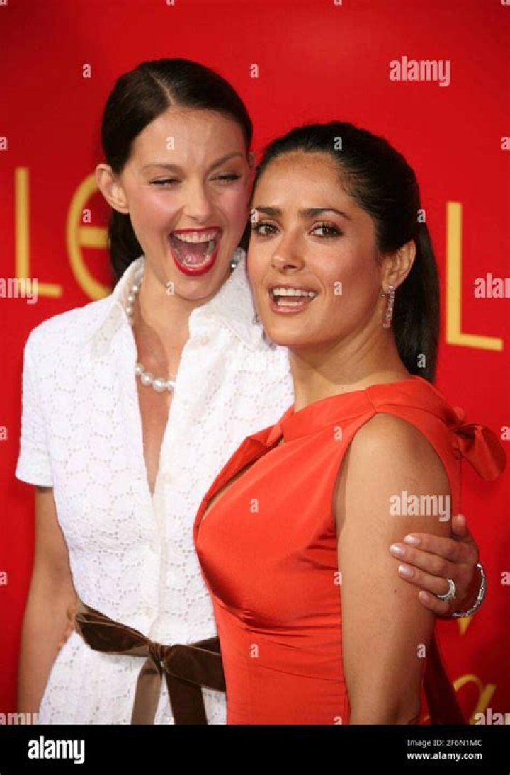 Are Salma Hayek and Ashley Judd friends?
