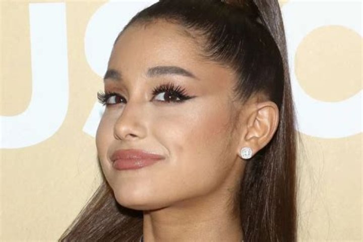 Ariana Grande Reunites With Her Estranged Dad On Thanksgiving – Spends The Holiday With Both Parents For The First Time In 18 Years!