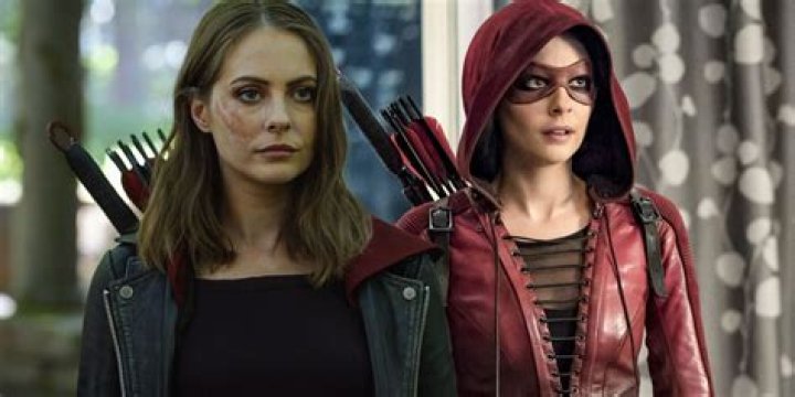 New Arrow Photos Reveal When Thea Queen Will Return