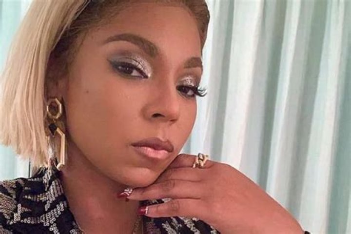 Ashanti Wore A ‘Giant Comforter’ In Pictures From The Grammy Awards Ceremony — She Also Reminded Some Of Tamar Braxton