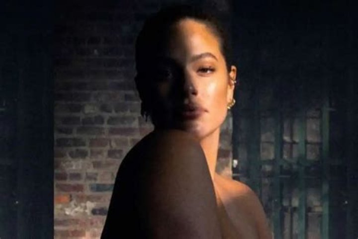Ashley Graham Bares All In New Pregnancy Photo And Not Everyone Is Thrilled About It