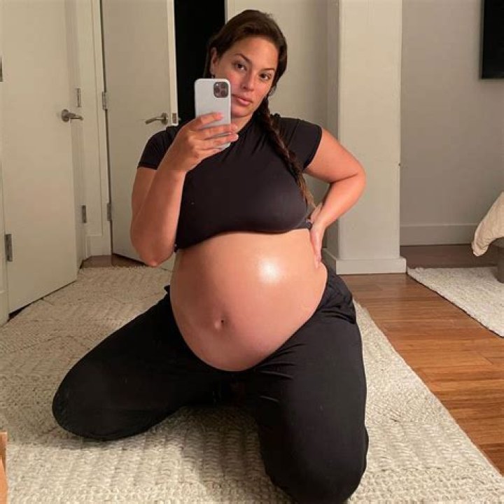 Ashley Graham Shares New Censored Pregnancy Photo