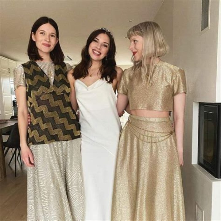 Aurora Aksnes siblings: Viktoria Aksnes, Miranda Aksnes