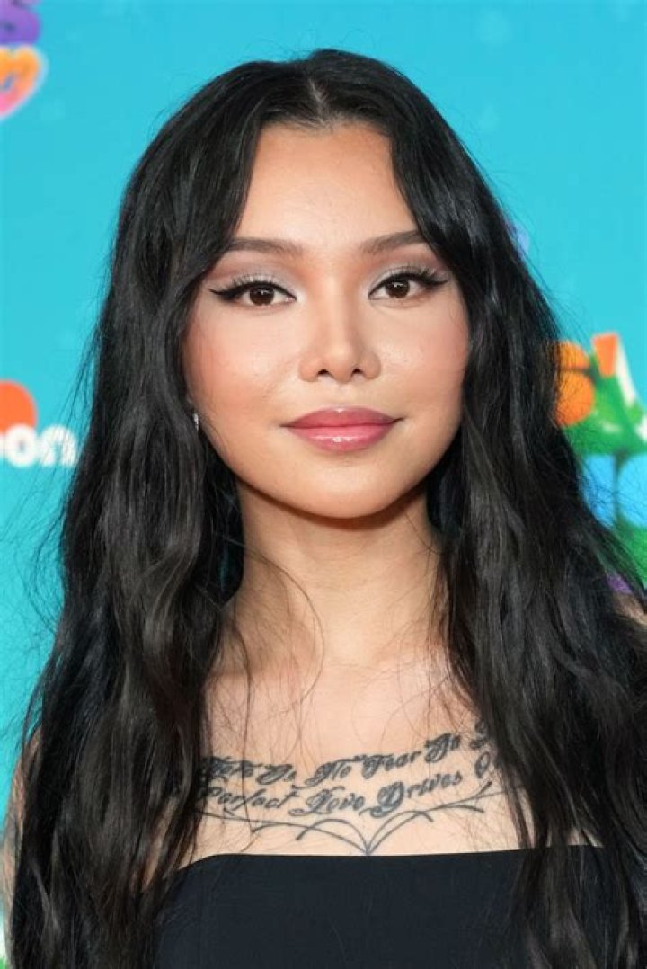 Bella Poarch Biography - Facts, Childhood, Family Life & Achievements