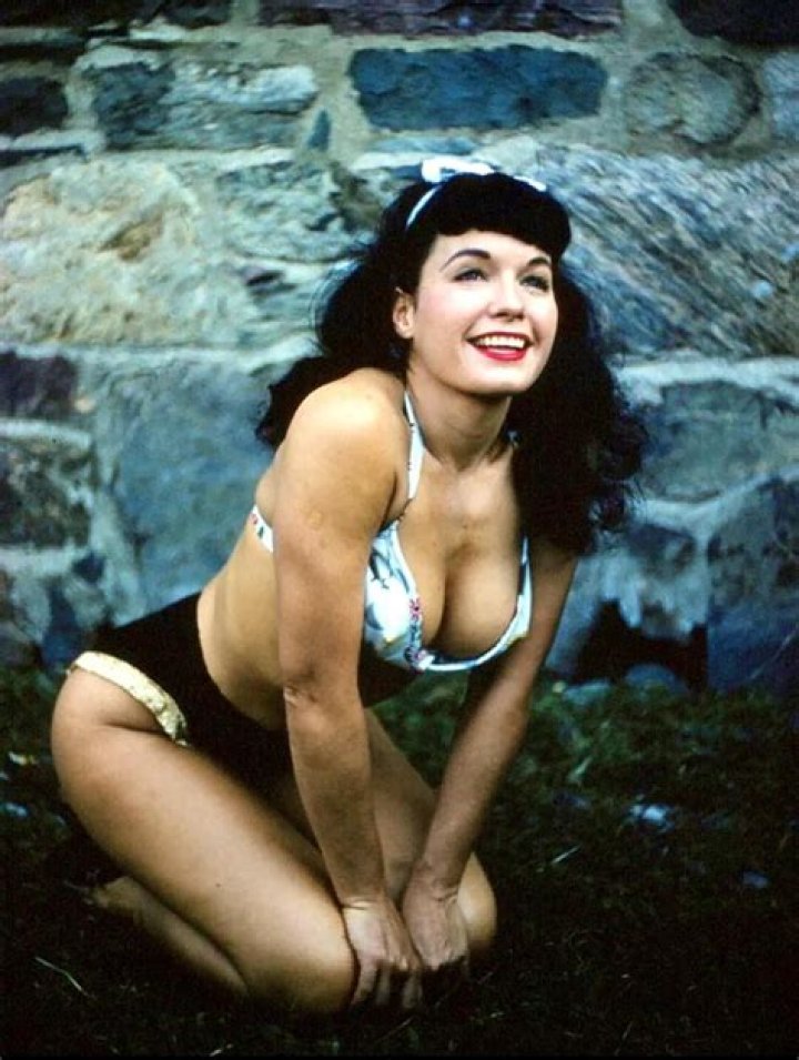 Bettie Page Biography - Childhood, Life Achievements & Timeline