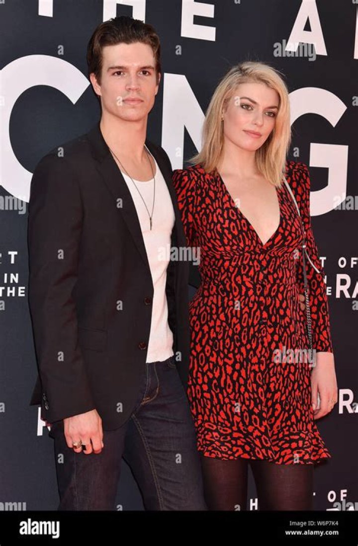 Braeden Wright Age Height: Meet Lola Lennox Boyfriend On Instagram