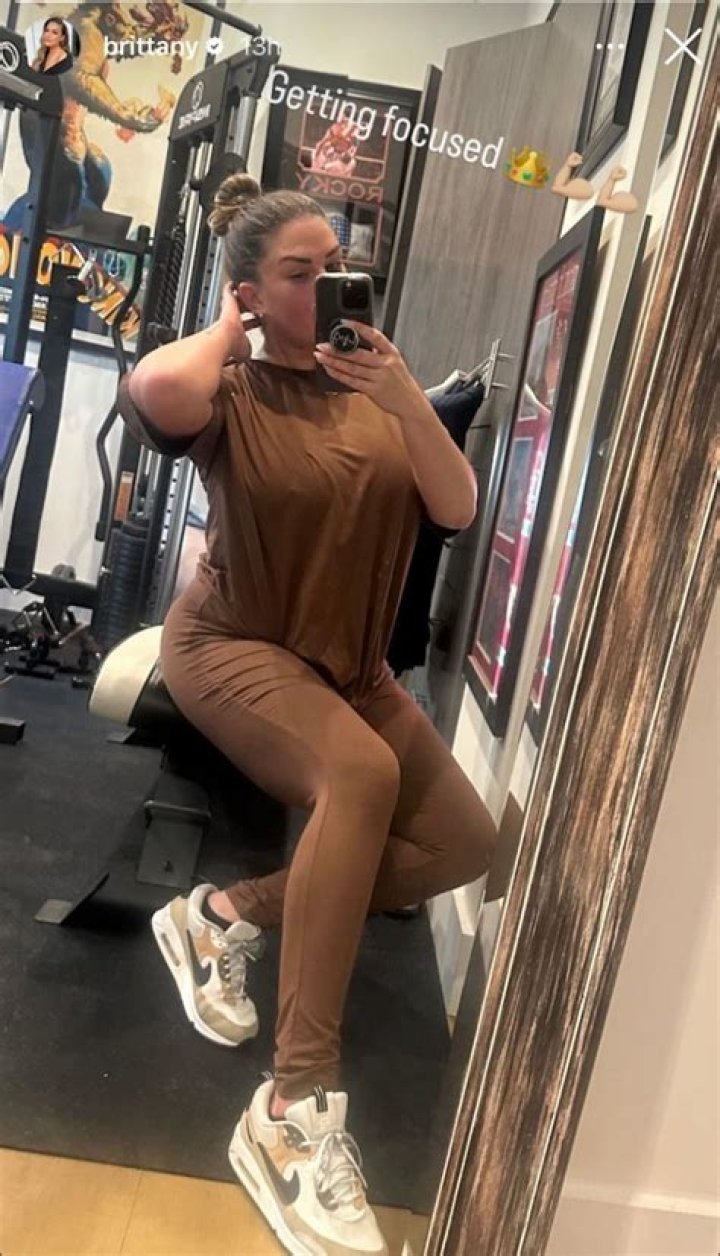 Brittany Cartwright In Workout Gear Is “Getting Focused” With Gym Selfie