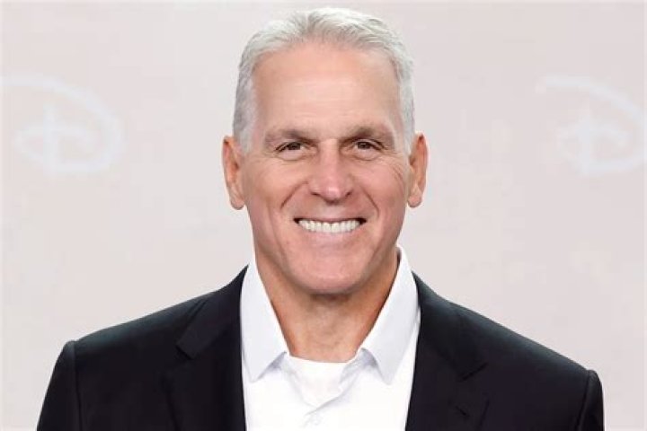 Burgess Owens Bio, Wiki, Age, Height, Salary, NFL, Home, Religion, Obama, Campaign and Father