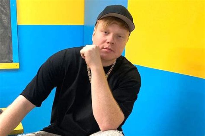 Can Adam Hicks actually rap? – Celebrity