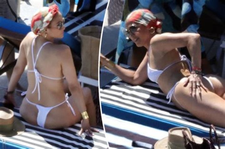 Cardi B Poses By The Pool And Looks Amazing – Fans Are In Awe