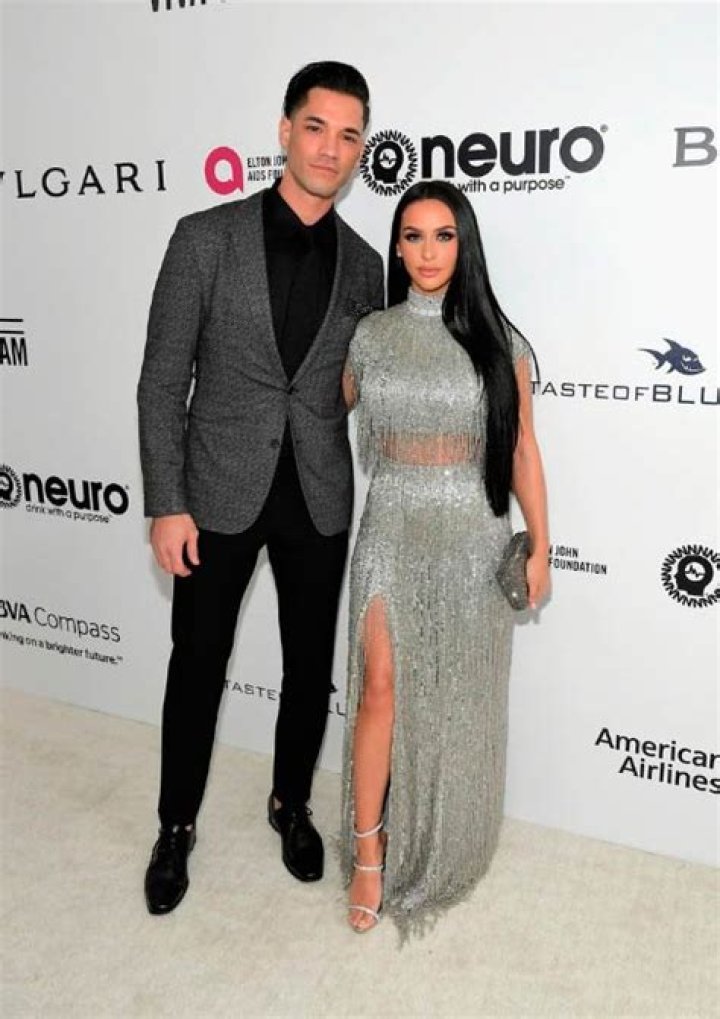 Carli Bybel: Boyfriend, net worth, tattoos, smoking & body measurements