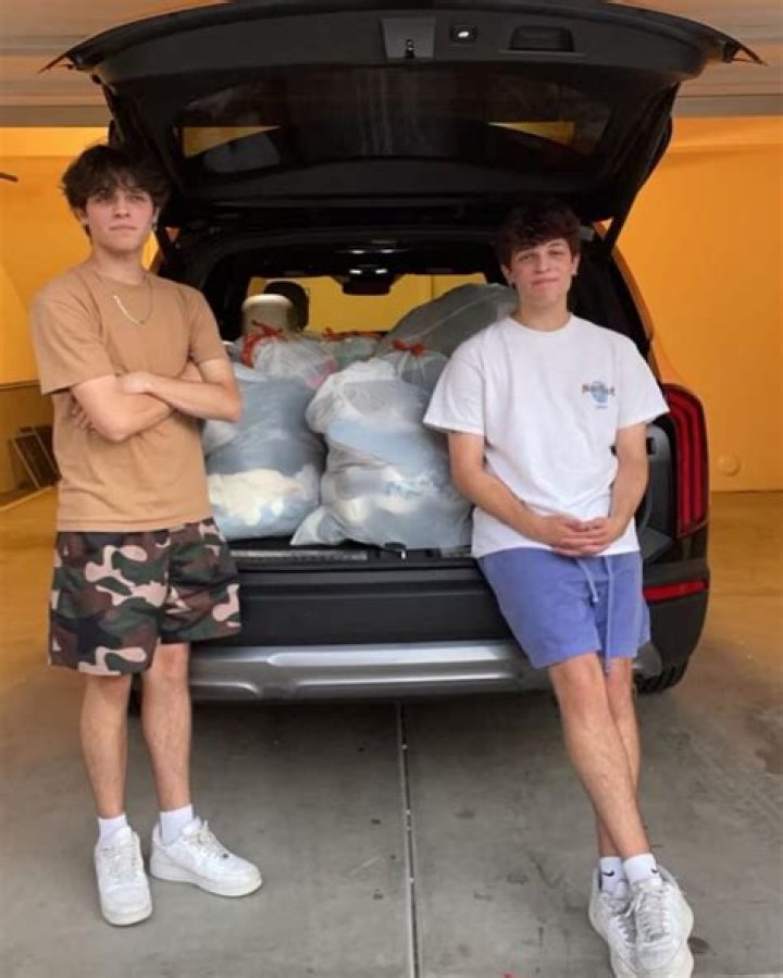 Cash Baker (Pop Singer) Wiki, Bio, Age, Height, Siblings, Family, Girlfriend, Net Worth, Career, Facts