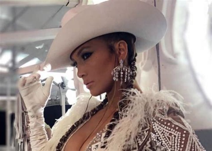 Celebrity Stylist Rob Zangardi Shares His Favorite Jennifer Lopez Looks For 2019