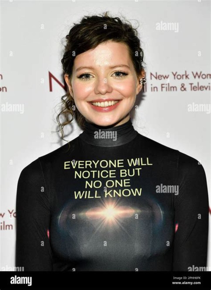 Chloë Levine Archives - Celebrities: Wiki, Age, Height, Net Worth, Relationship