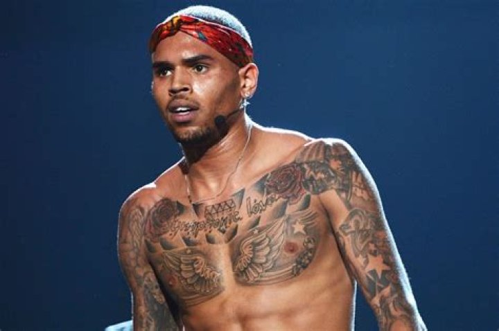 Chris Brown Body Measurements Height Weight Shoe Size Stats