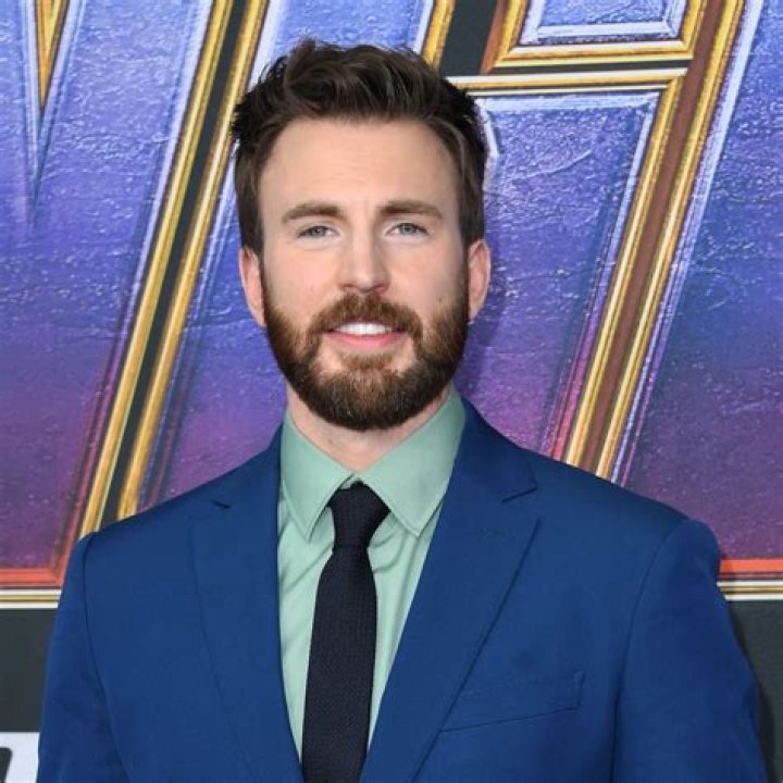 Chris Evans Biography - Facts, Childhood, Family Life & Achievements
