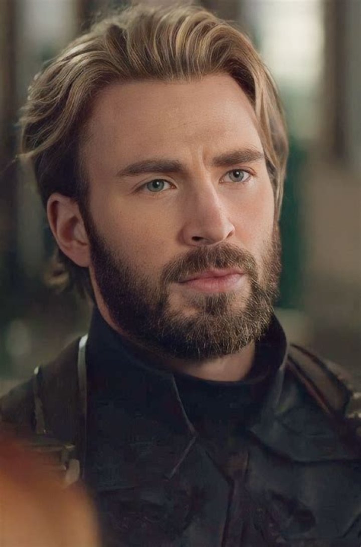 Chris Hemsworth Says Chris Evans “Cheaply” Copied His Beard For Avengers: Infinity War