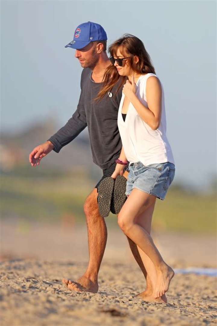 Is baseball star married or dating?