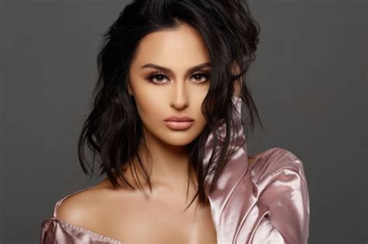 Christen Dominique - Bio, Facts, Family of YouTube Fashion & Beauty Vlogger