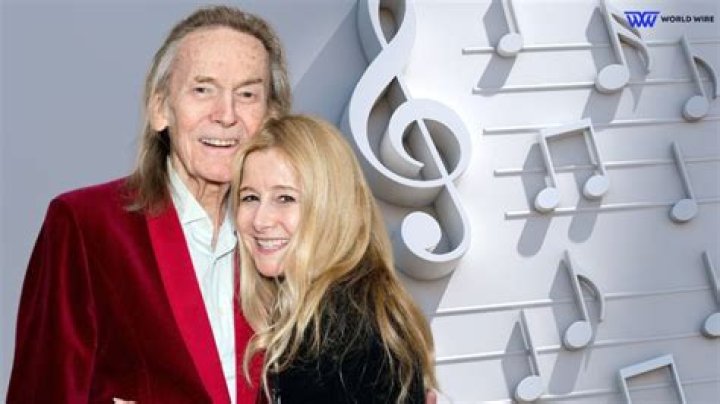 Christine Bright- Wiki, Bio, Age, Height, Boyfriend, Net Worth