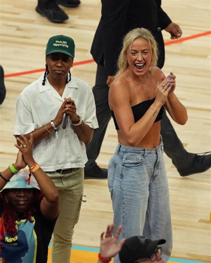 Cindy Bruna: Boyfriend, Body, Career & Net Worth