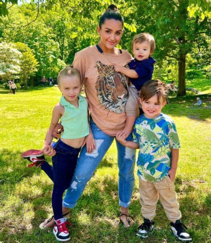 Cody Longo family, wife, children, parents, siblings