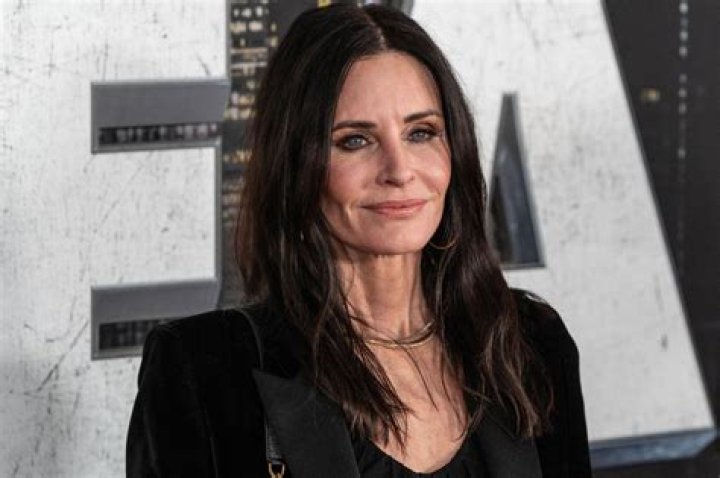 Courteney Cox Biography - Facts, Childhood, Family Life & Achievements
