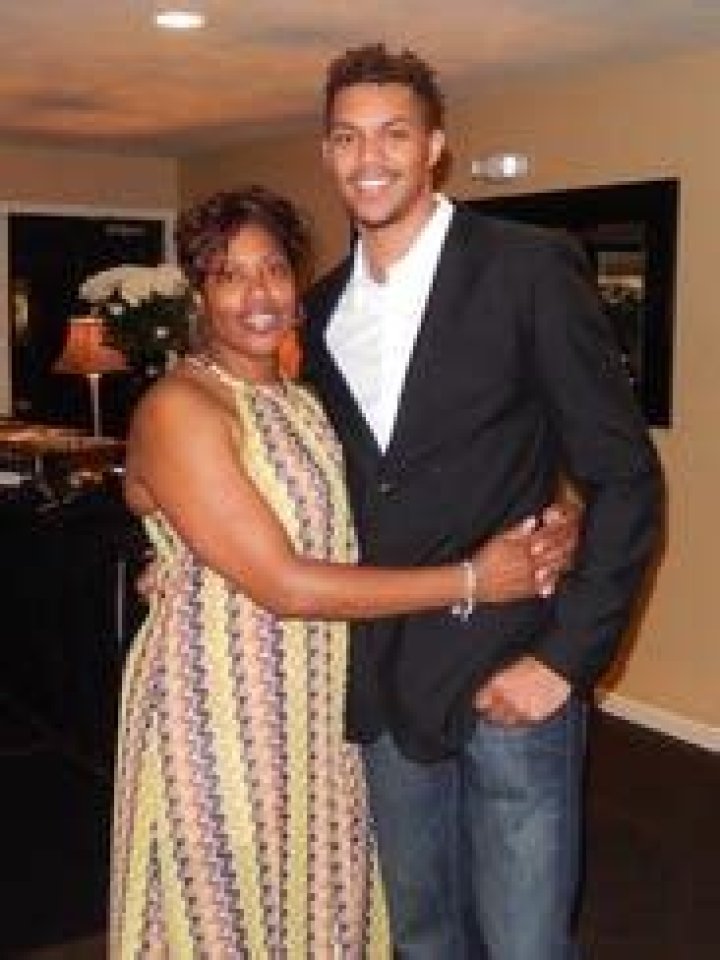 Dean Lee (father), Michelle Riddick (mother)