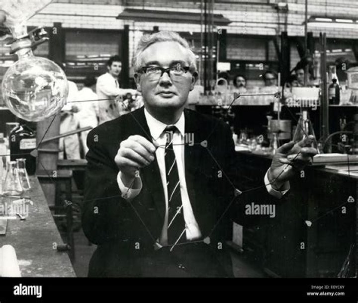 Derek Barton Biography - Facts, Childhood, Family Life & Achievements