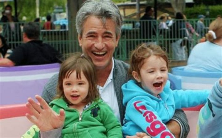 Dermot Mulroney family, wife, children, parents, siblings