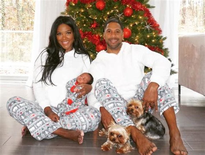 Did Kenya Moore Stage Her New Photo Shoot With Baby Brooklyn And Marc Daly?