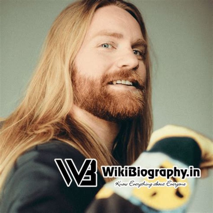 Does Sam Ryder Have A Wife?