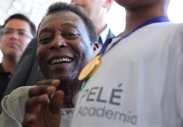 Pele Biography - Facts, Childhood, Family Life & Achievements