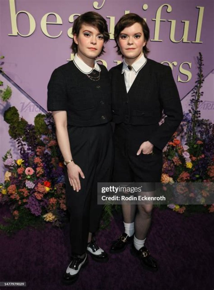 Emily And Elizabeth Hinkler Height, Weight, Net Worth, Age, Birthday, Wikipedia, Who, Nationality, Biography