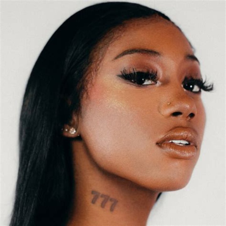 Flo Milli: dating, net worth, tattoos, smoking & body measurements