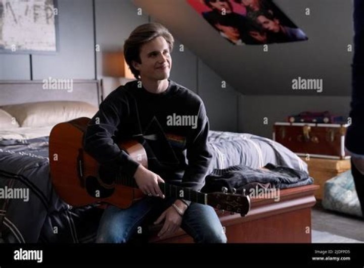 George Sear Wiki, Girlfriend, Net Worth, Age, Height & Parents