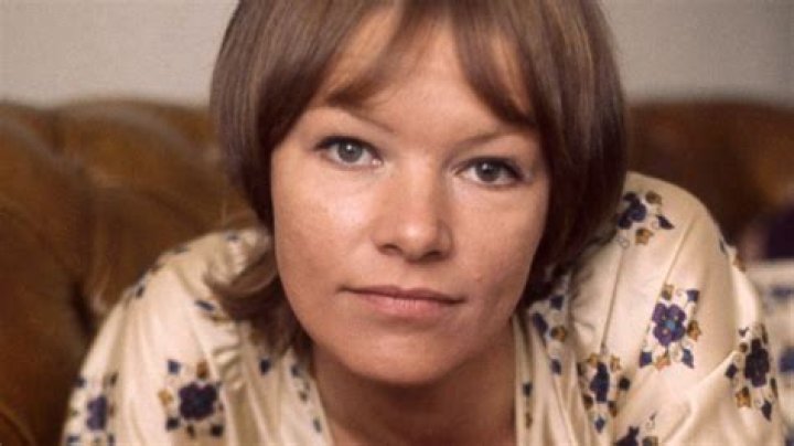 Glenda Jackson Biography - Facts, Childhood, Family Life & Achievements